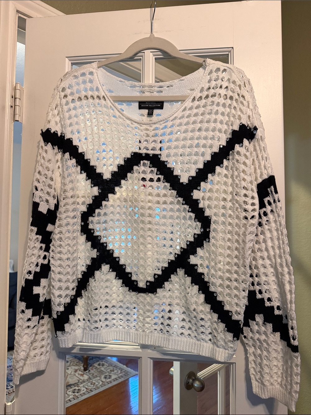 Frank Lyman Design White Open-Weave Crew Sweater with Black Geometric Pattern